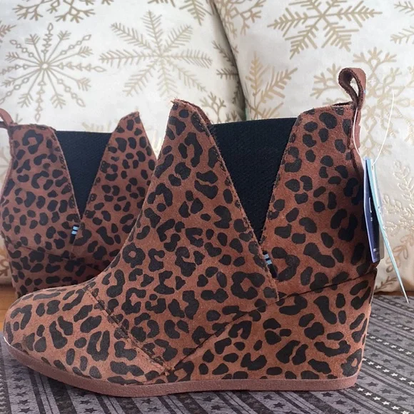 TOMS Kelsey Suede Ankle Bootie Wedge, Dark Ember Leopard Print, Size 7 - Picture 12 of 12